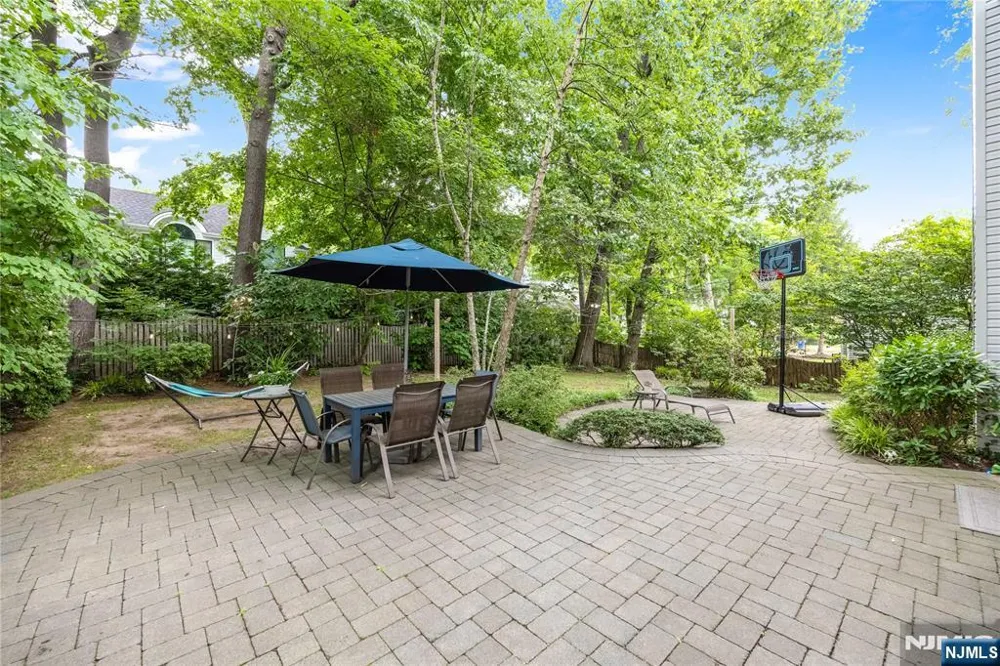 41 Downey Drive Tenafly, NJ 07670