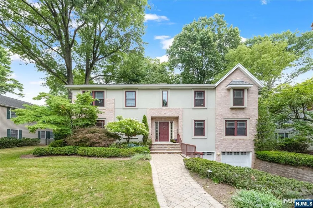 41 Downey Drive Tenafly, NJ 07670