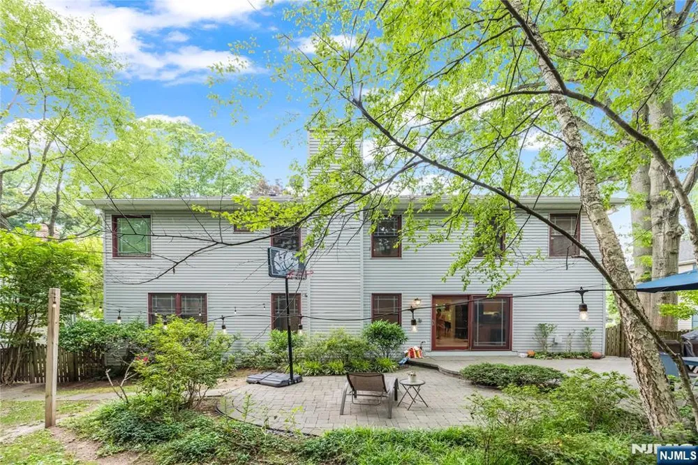 41 Downey Drive Tenafly, NJ 07670