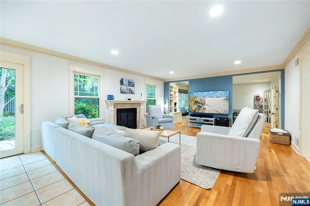 41 Downey Drive Tenafly, NJ 07670