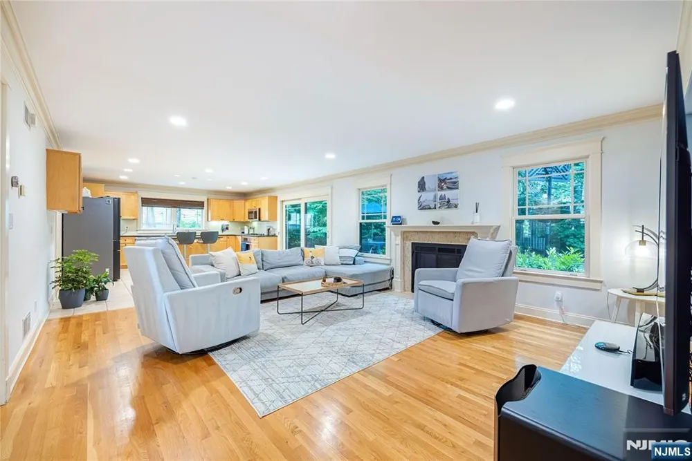 41 Downey Drive Tenafly, NJ 07670