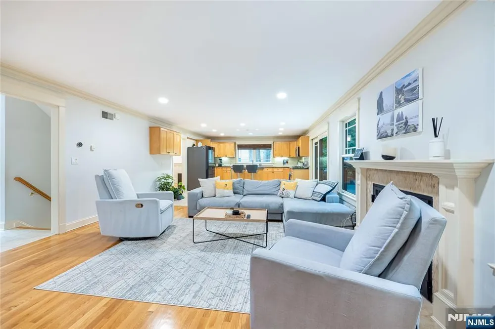 41 Downey Drive Tenafly, NJ 07670