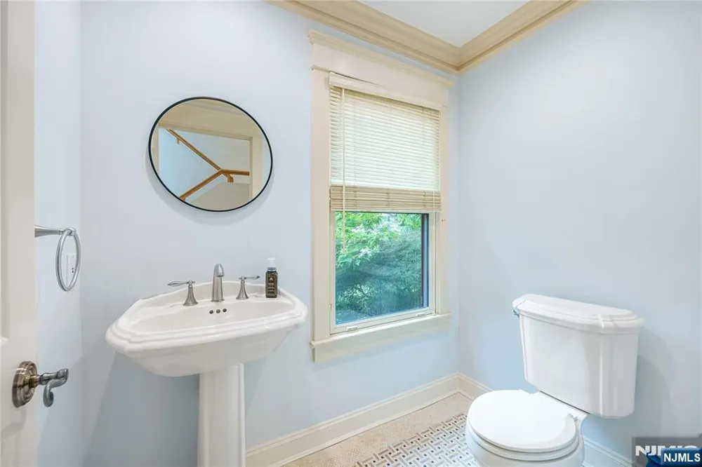 41 Downey Drive Tenafly, NJ 07670