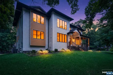 455 Sunset Avenue
