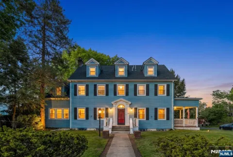 833 Salem Avenue