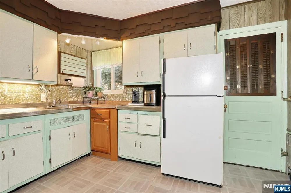 12 Margaret Court Fair Lawn, NJ 07410