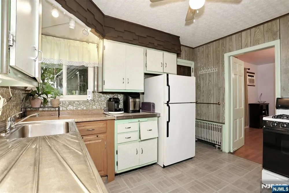 12 Margaret Court Fair Lawn, NJ 07410