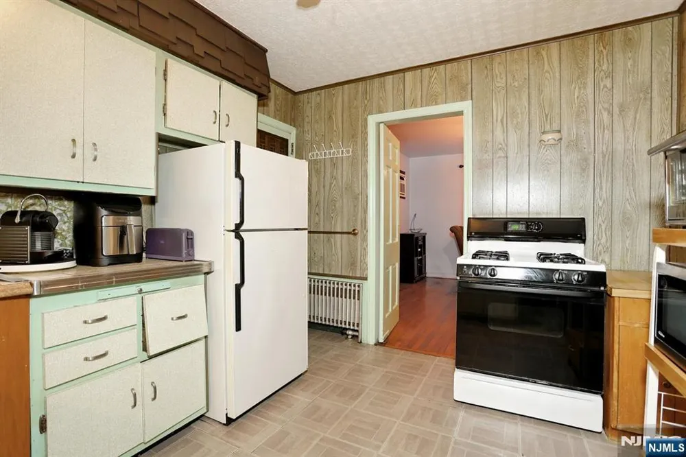 12 Margaret Court Fair Lawn, NJ 07410