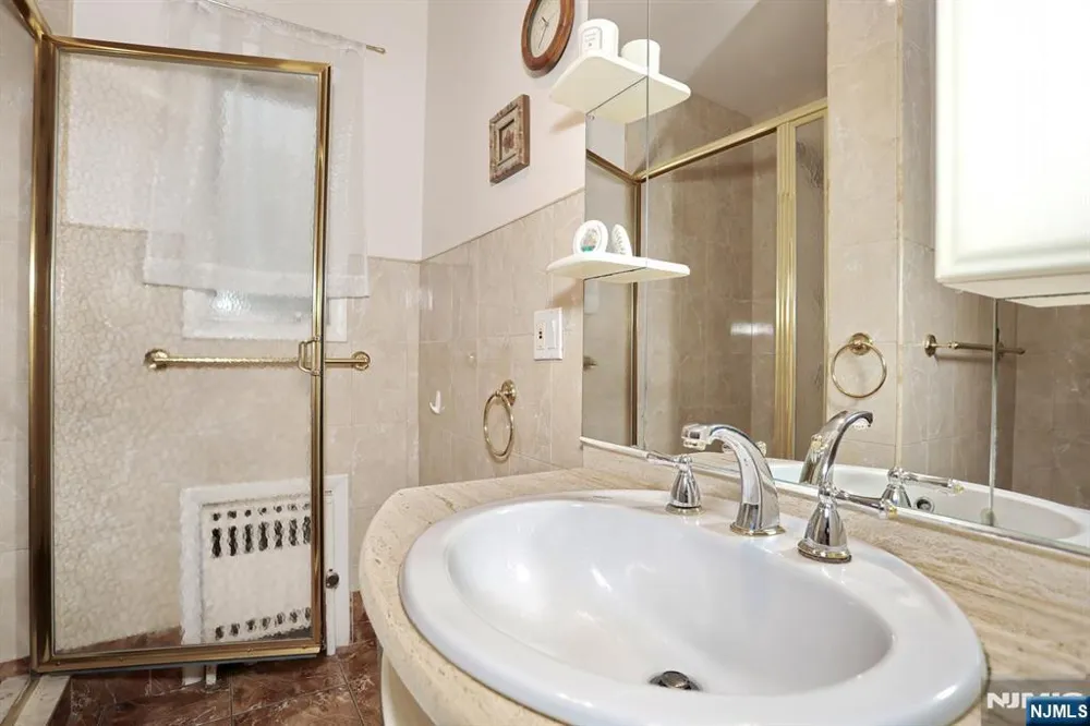 12 Margaret Court Fair Lawn, NJ 07410
