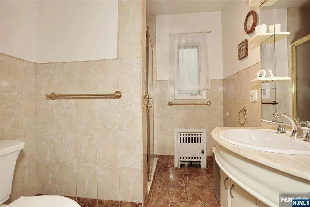 12 Margaret Court Fair Lawn, NJ 07410