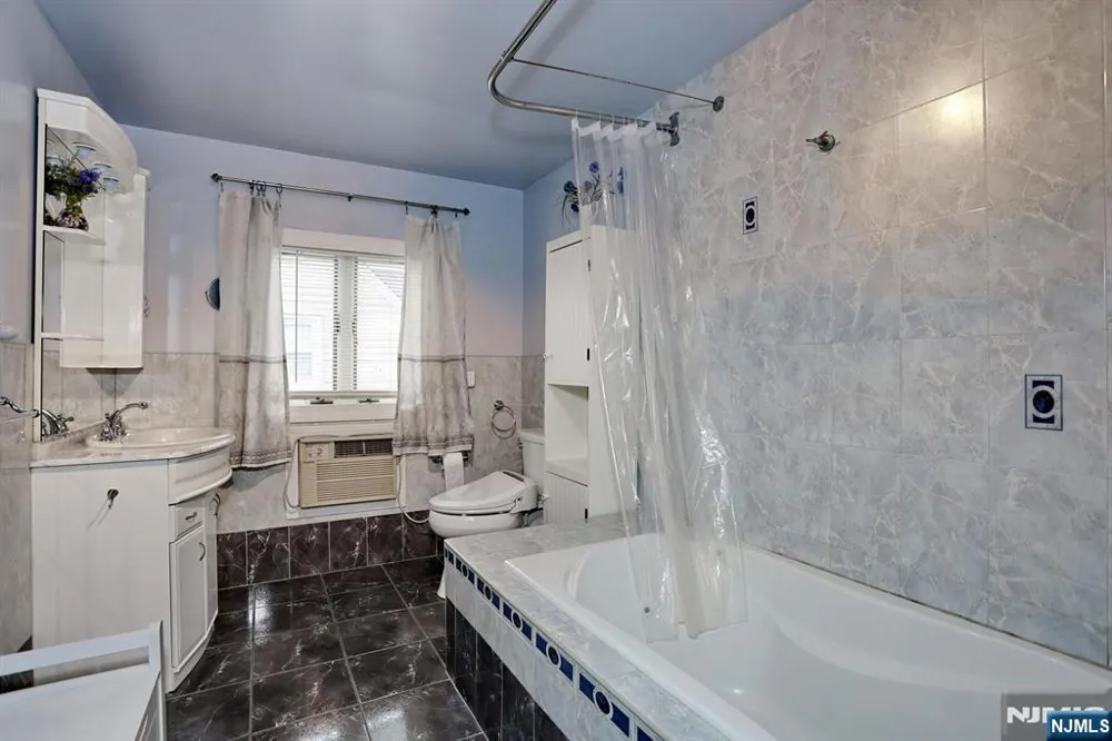 12 Margaret Court Fair Lawn, NJ 07410