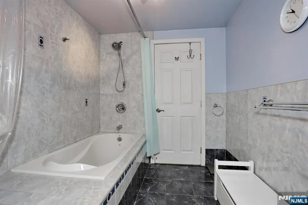 12 Margaret Court Fair Lawn, NJ 07410