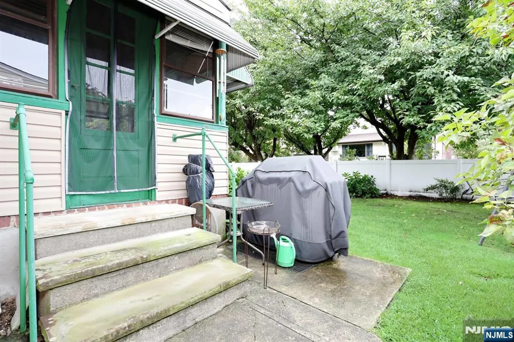 12 Margaret Court Fair Lawn, NJ 07410