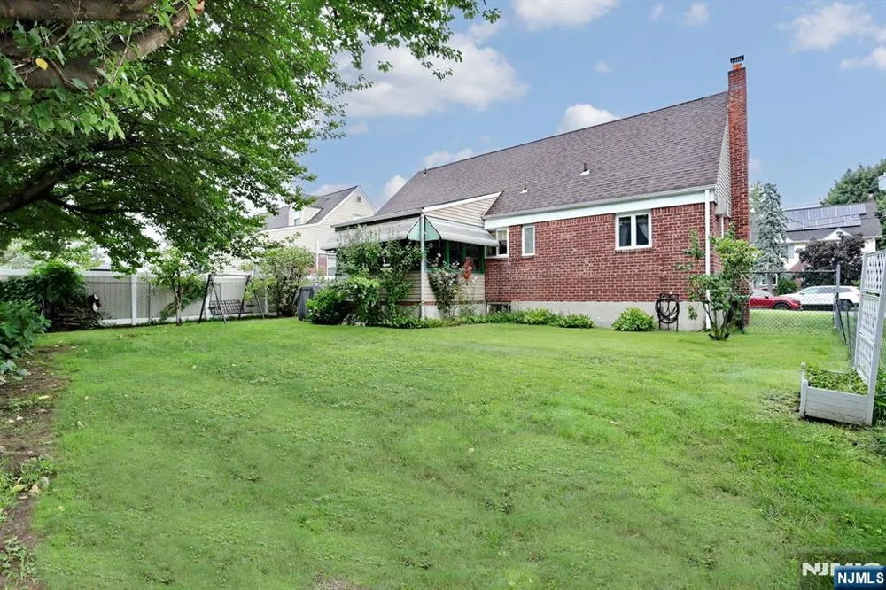 12 Margaret Court Fair Lawn, NJ 07410
