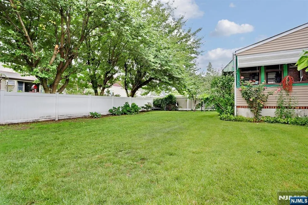 12 Margaret Court Fair Lawn, NJ 07410
