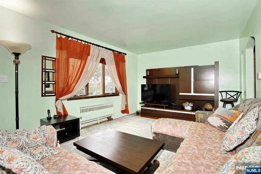 12 Margaret Court Fair Lawn, NJ 07410
