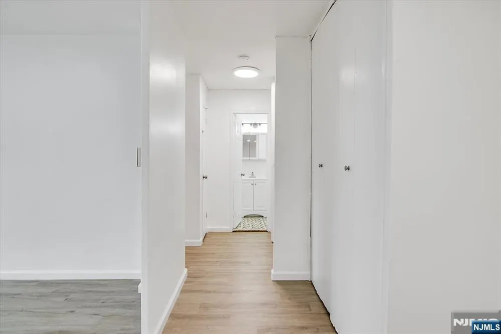 39 E 39th Street 2J Paterson, NJ 07514