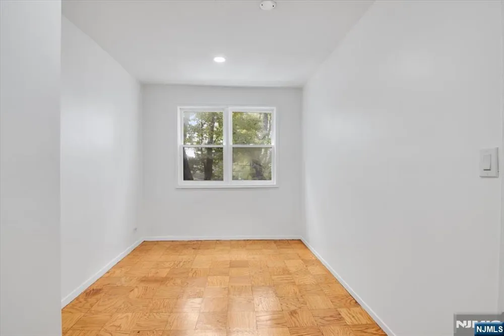 39 E 39th Street 2J Paterson, NJ 07514