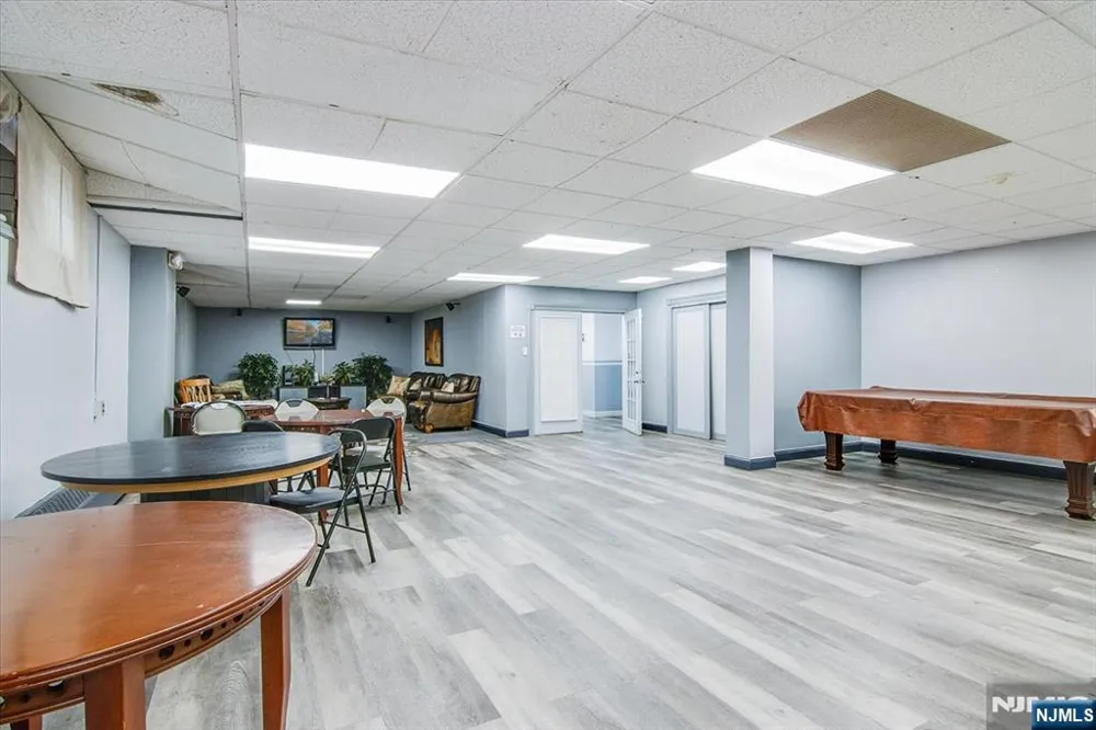 39 E 39th Street 2J Paterson, NJ 07514