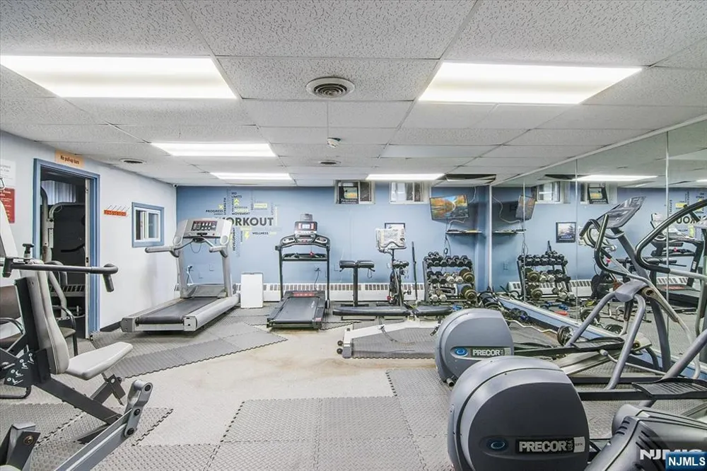 39 E 39th Street 2J Paterson, NJ 07514