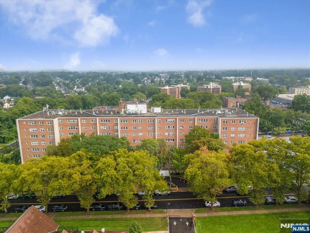 39 E 39th Street 2J Paterson, NJ 07514
