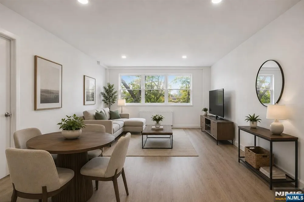 39 E 39th Street 2J Paterson, NJ 07514