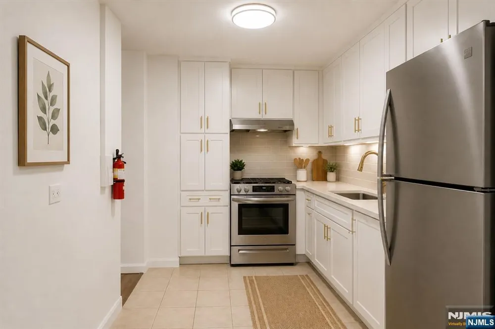 39 E 39th Street 2J Paterson, NJ 07514