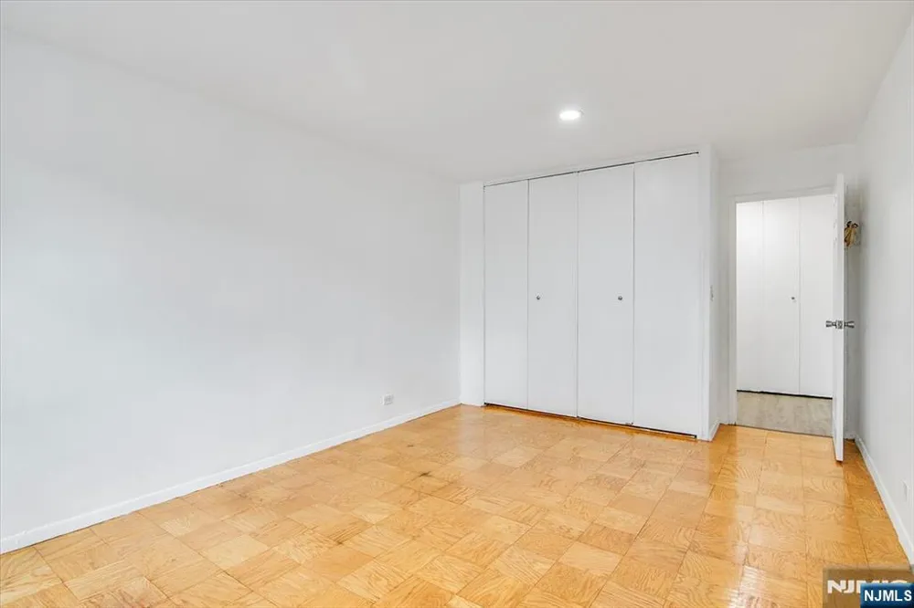 39 E 39th Street 2J Paterson, NJ 07514