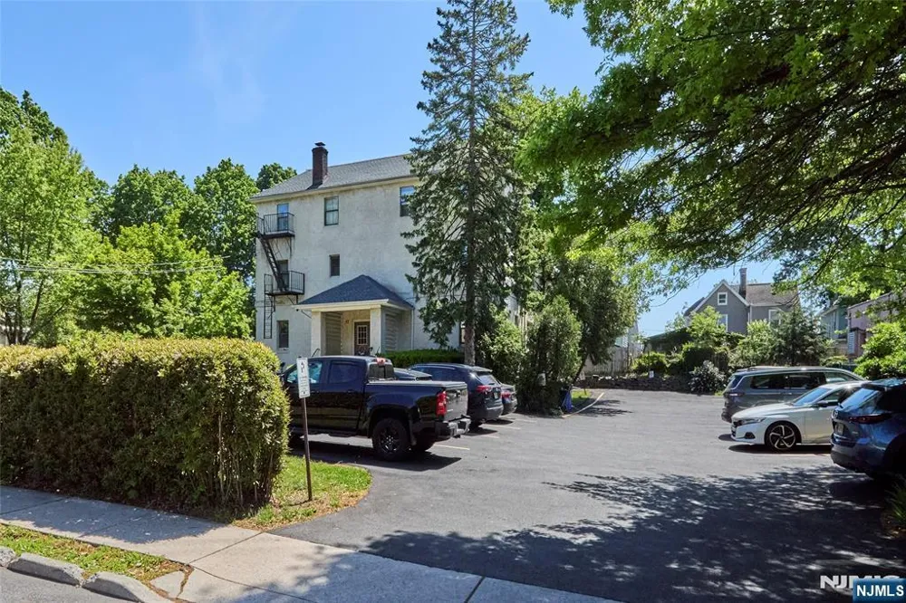 57 Brookway Avenue 2D Englewood, NJ 07631