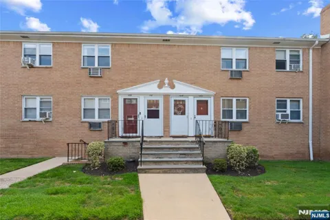 725 Joralemon Street 110