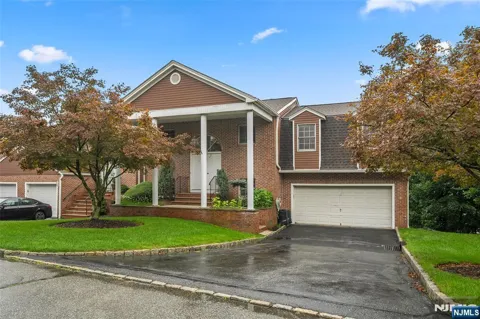 8 Beacon Hill