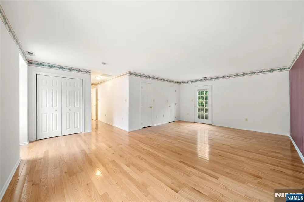 8 Beacon Hill Pompton Lakes, NJ 07442