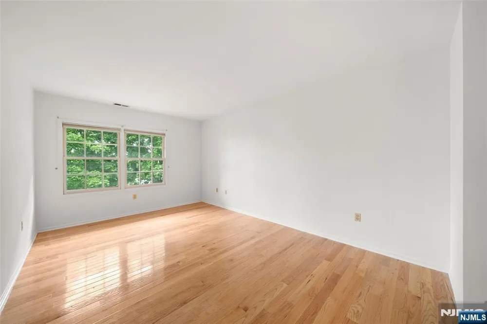 8 Beacon Hill Pompton Lakes, NJ 07442