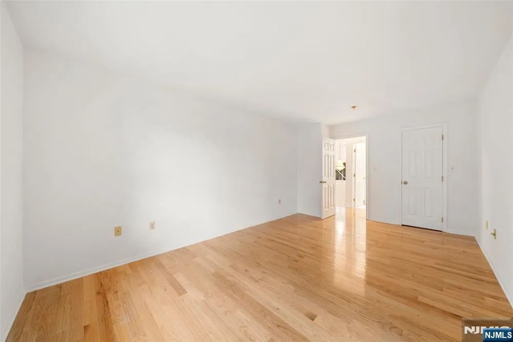 8 Beacon Hill Pompton Lakes, NJ 07442