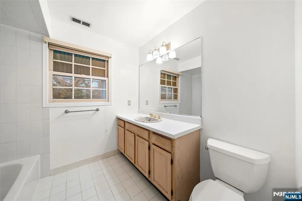 8 Beacon Hill Pompton Lakes, NJ 07442