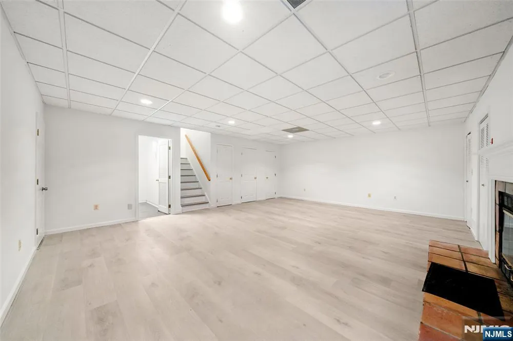 8 Beacon Hill Pompton Lakes, NJ 07442