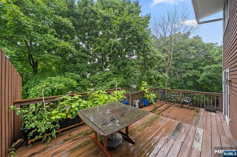 8 Beacon Hill Pompton Lakes, NJ 07442