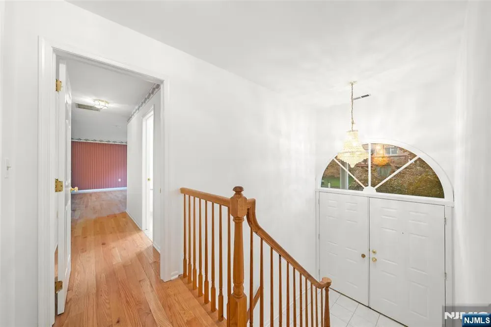 8 Beacon Hill Pompton Lakes, NJ 07442