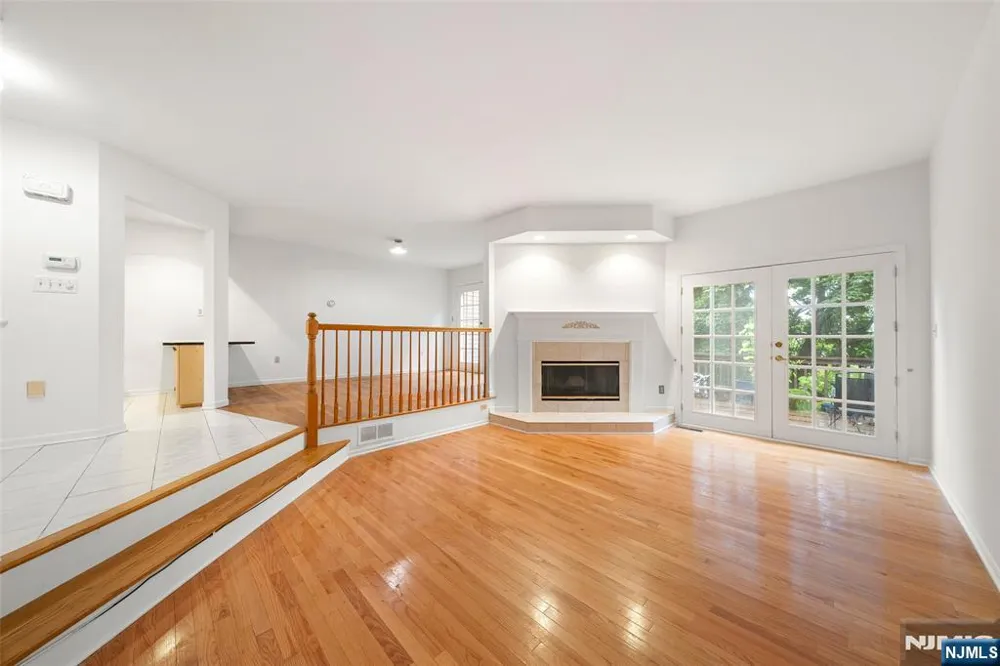 8 Beacon Hill Pompton Lakes, NJ 07442