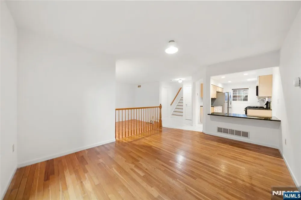 8 Beacon Hill Pompton Lakes, NJ 07442