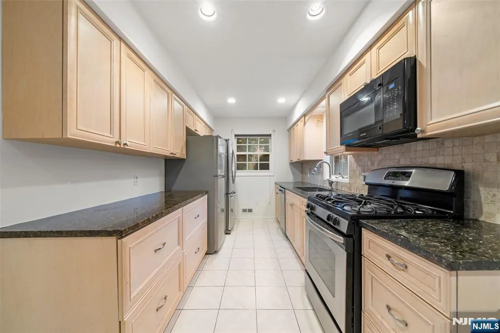 8 Beacon Hill Pompton Lakes, NJ 07442
