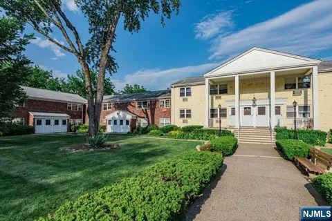 127 Regency Park
