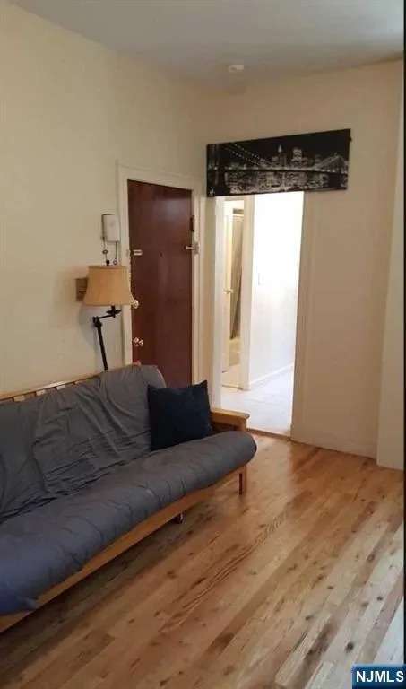 107 4th Street 1W Hoboken, NJ 07030