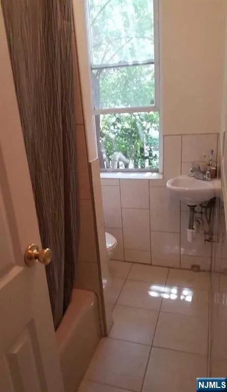 107 4th Street 1W Hoboken, NJ 07030