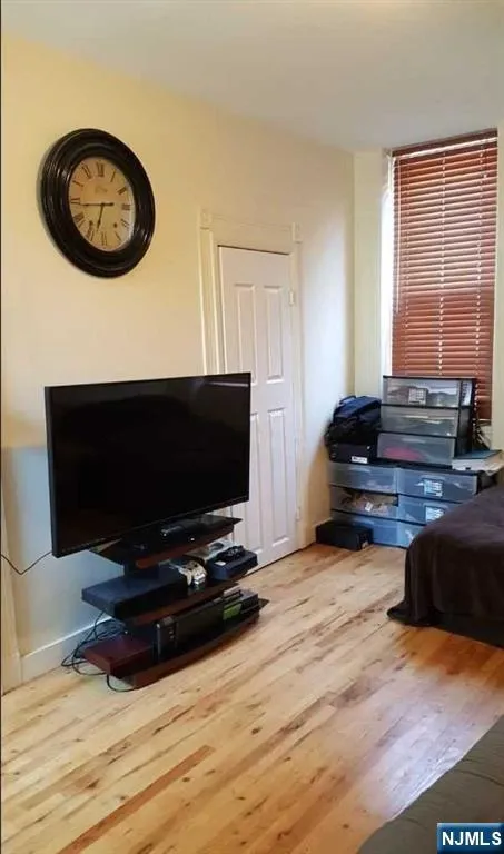 107 4th Street 1W Hoboken, NJ 07030