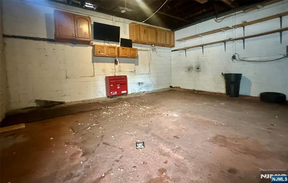 305 Green Avenue Garage Lyndhurst, NJ 07071