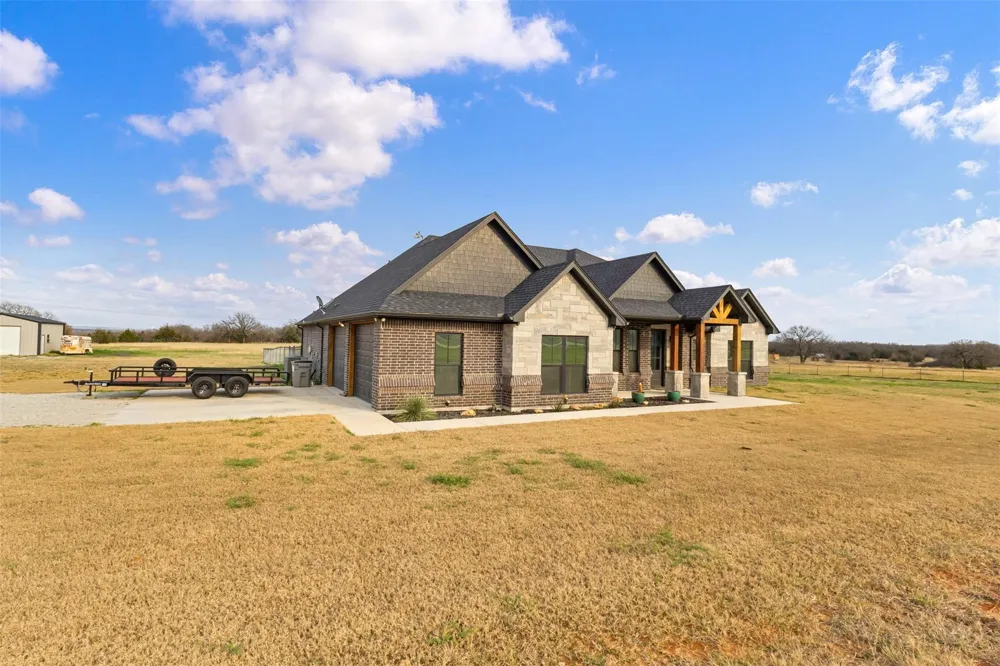 170 Rolling Hills Boulevard Alvord, TX 76225