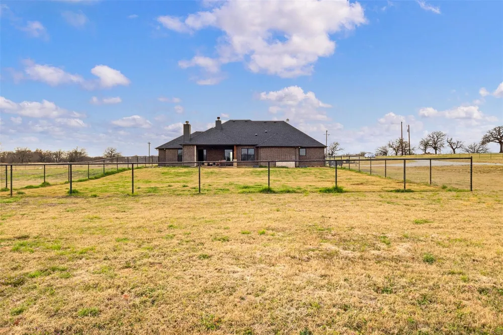 170 Rolling Hills Boulevard Alvord, TX 76225