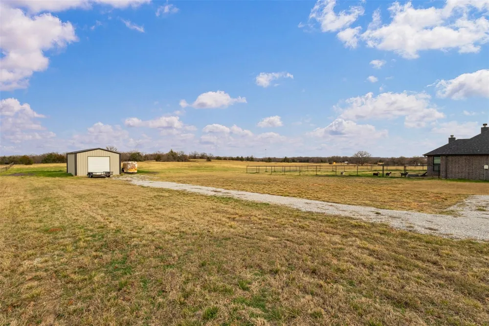 170 Rolling Hills Boulevard Alvord, TX 76225
