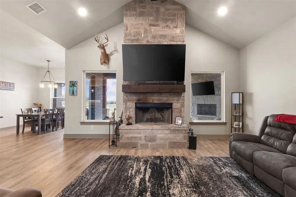 170 Rolling Hills Boulevard Alvord, TX 76225